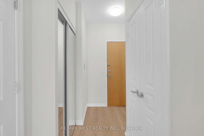 220 Burnhamthorpe Road W • #1710 • Mississauga, ON photo 5