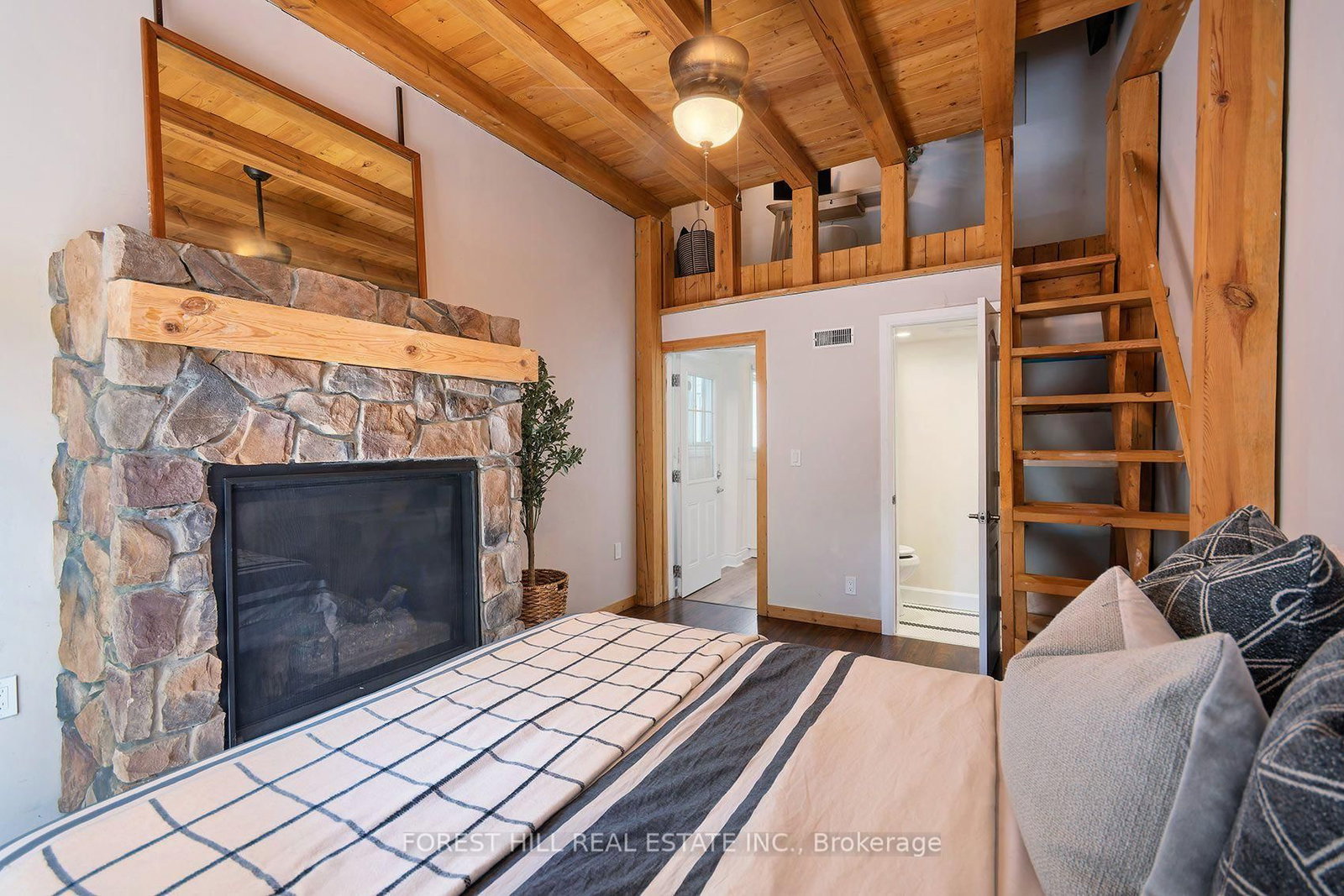 55 Vanevery Street • Toronto, ON photo 14