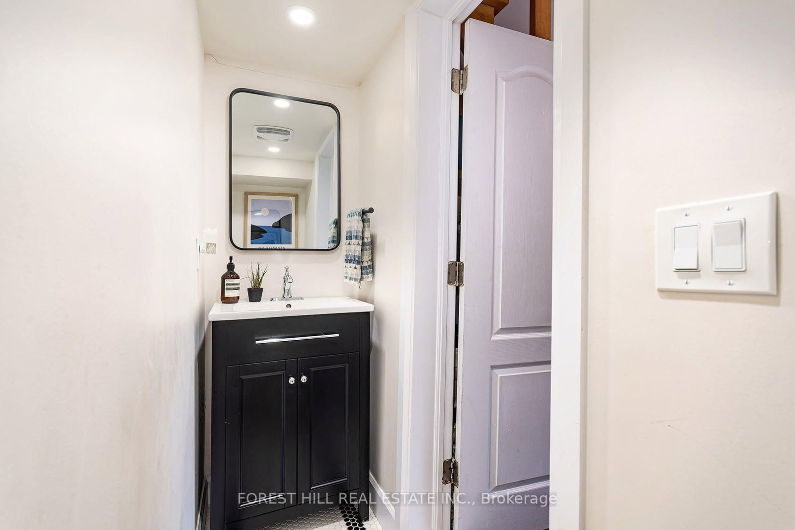 55 Vanevery Street • Toronto, ON photo 17