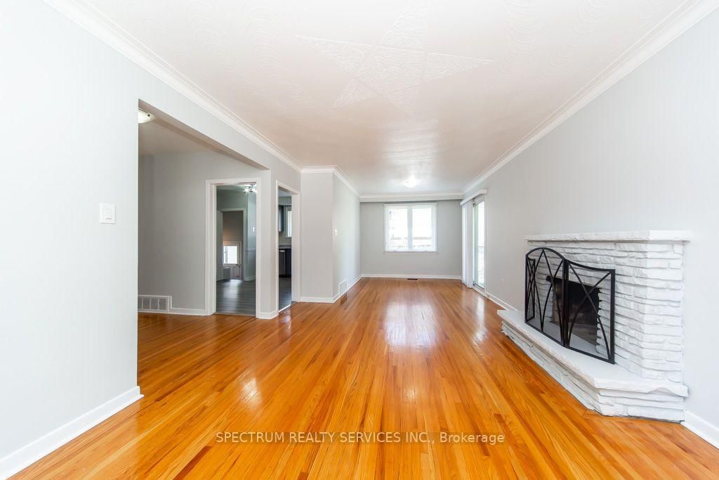 131 West Deane Park Drive • Toronto, ON photo 10