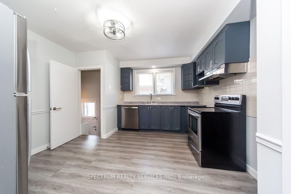 131 West Deane Park Drive • Toronto, ON photo 13