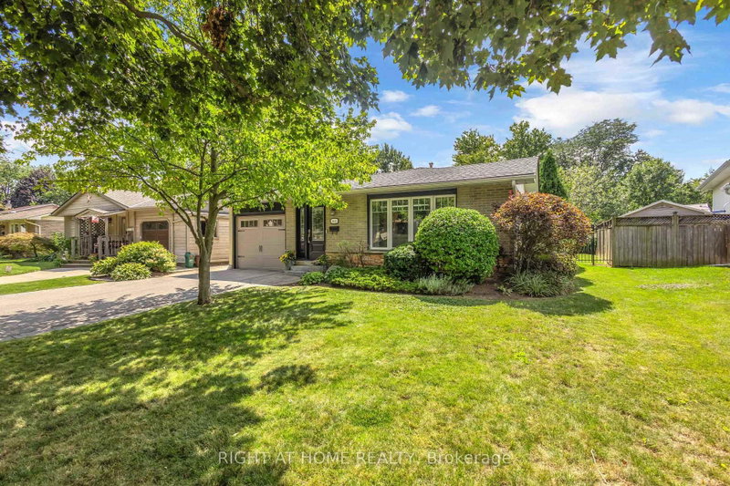 1432 Dewbourne Crescent