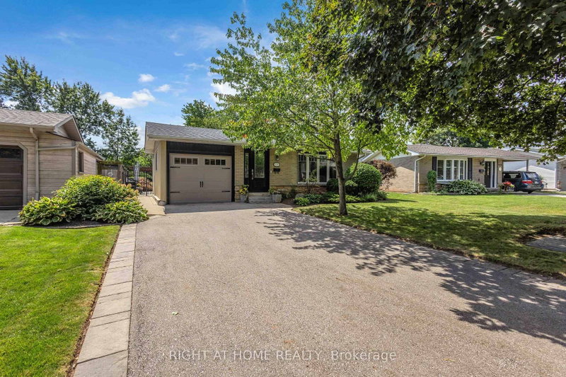 1432 Dewbourne Crescent