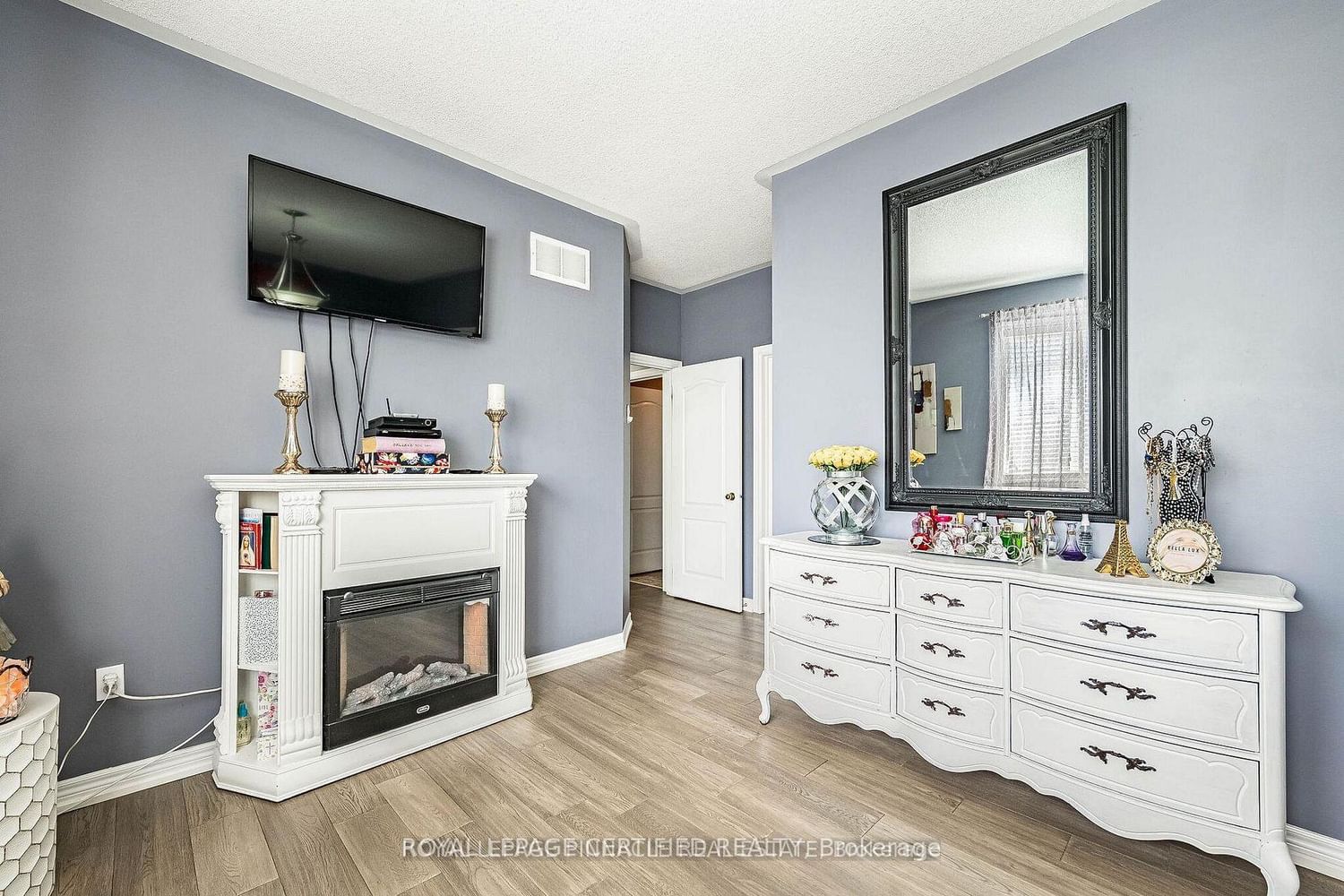 2368 Foxhole Circle • Oakville, ON photo 19