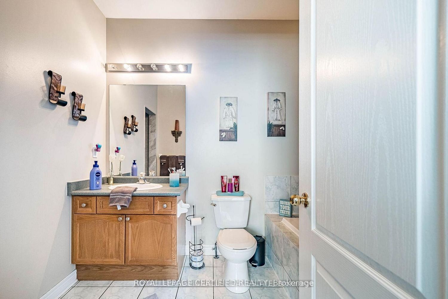 2368 Foxhole Circle • Oakville, ON photo 20