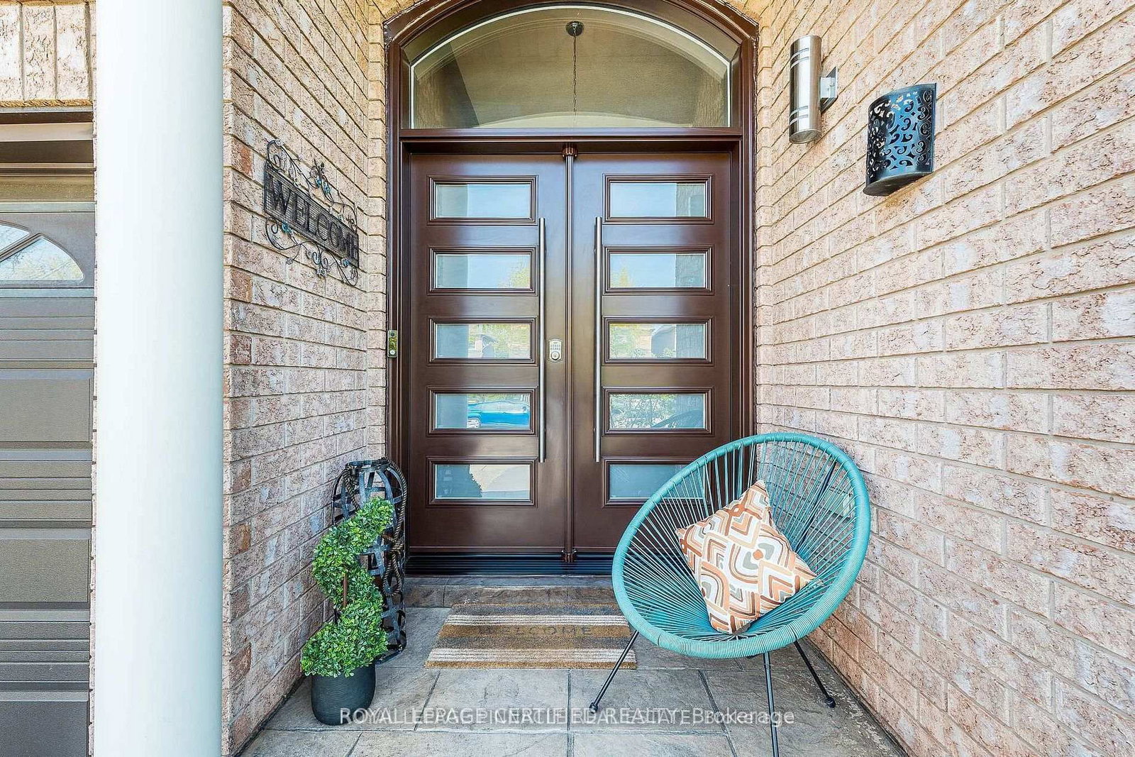 2368 Foxhole Circle • Oakville, ON photo 4