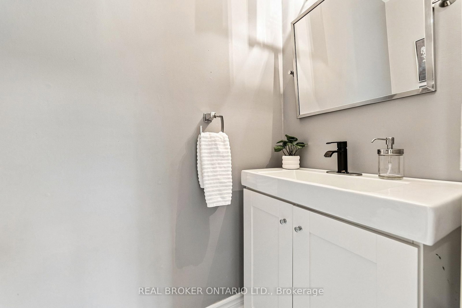 1270 Gainsborough Drive • #61 • Oakville, ON photo 10