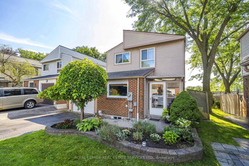 3 - 336 Queen Street S