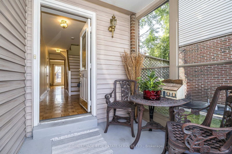 3 - 336 Queen Street S