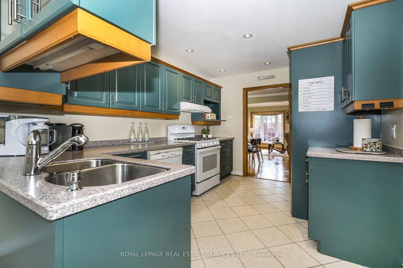 336 Queen Mississauga,ON L5M 1M2 — Photo 4