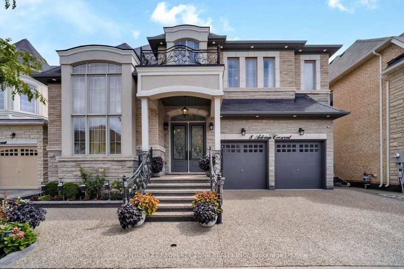 8 Adrian Crescent