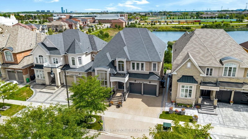 8 Adrian Crescent
