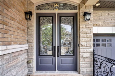 8 Adrian Crescent • Brampton, ON photo 6