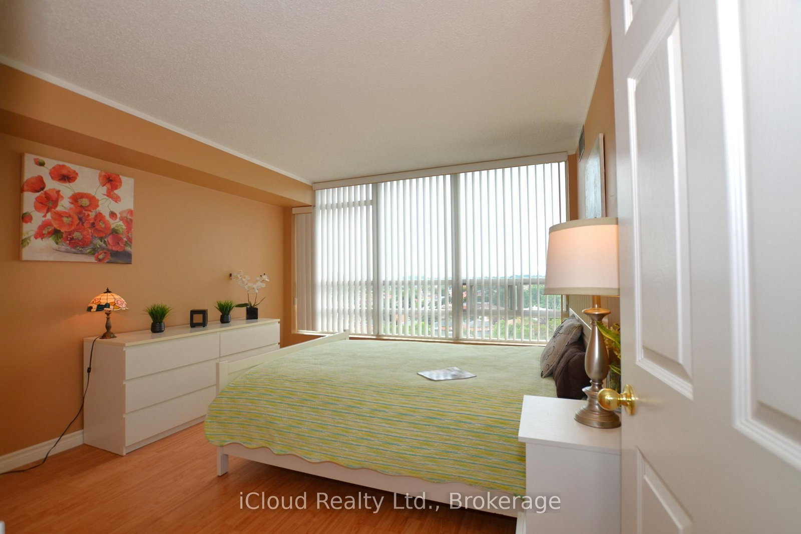 50 Kingsbridge Garden Circle • #915 • Mississauga, ON photo 32