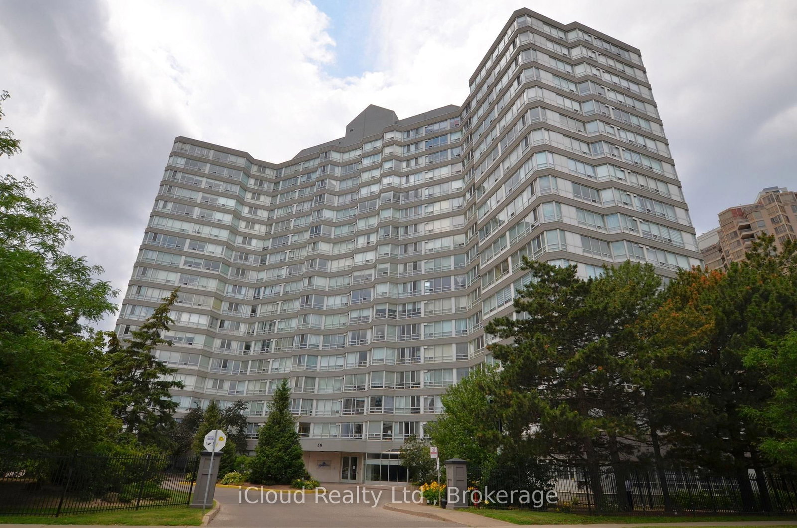 50 Kingsbridge Garden Circle • #915 • Mississauga, ON photo 42