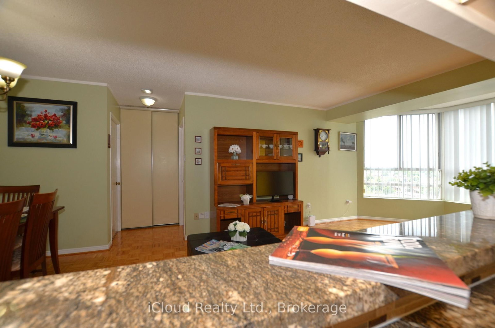 50 Kingsbridge Garden Circle • #915 • Mississauga, ON photo 9