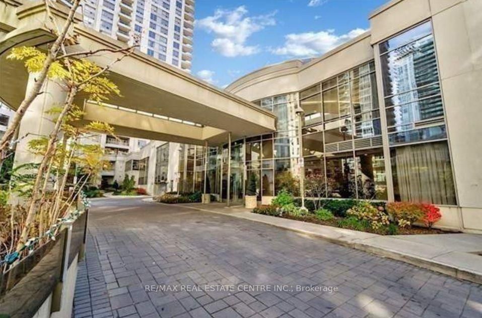2023 - 3888 Duke Of York Boulevard 5