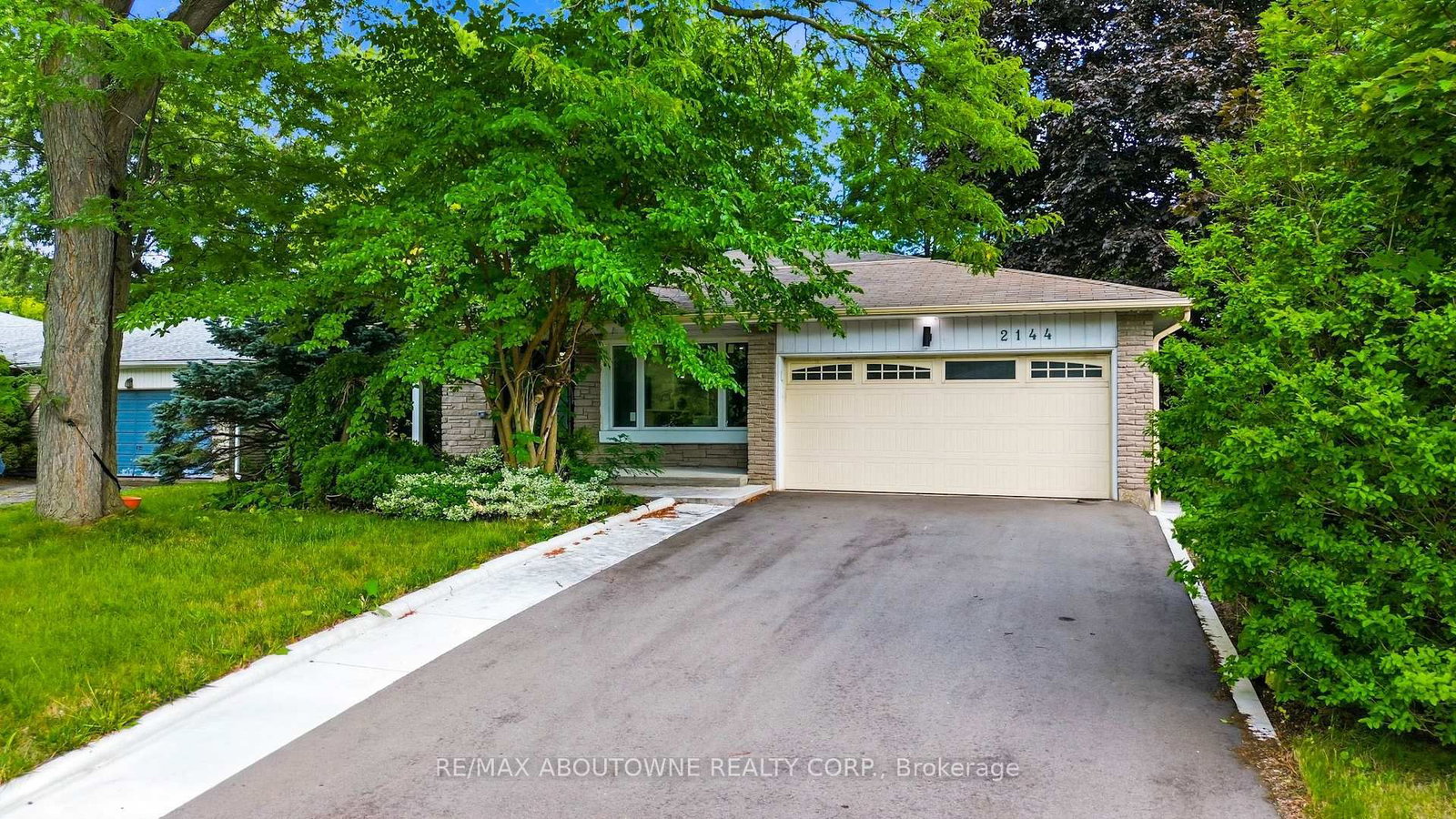 2144 Rebecca Oakville,ON L6L 2A5