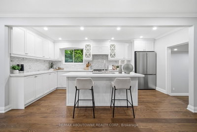 2144 Rebecca Oakville,ON L6L 2A5 — Photo 11