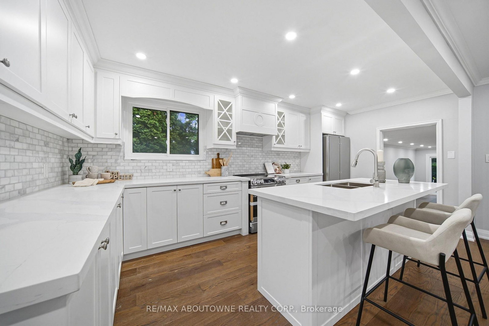 2144 Rebecca Oakville,ON L6L 2A5 — Photo 12