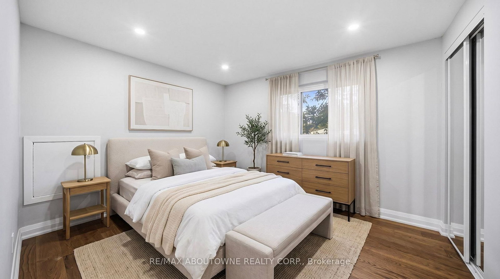 2144 Rebecca Oakville,ON L6L 2A5 — Photo 15