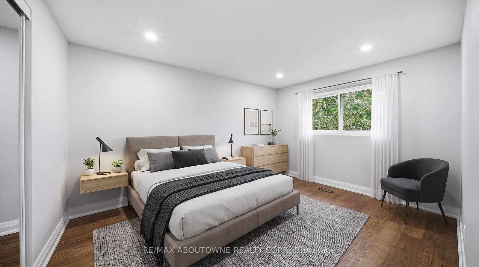 2144 Rebecca Oakville,ON L6L 2A5 — Photo 16