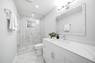 2144 Rebecca Oakville,ON L6L 2A5 — Photo 17