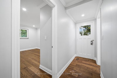 2144 Rebecca Oakville,ON L6L 2A5 — Photo 23