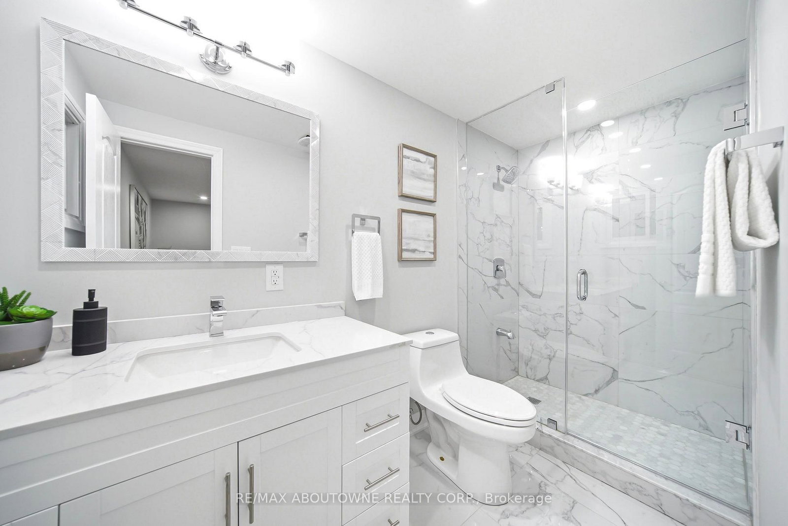 2144 Rebecca Oakville,ON L6L 2A5 — Photo 25