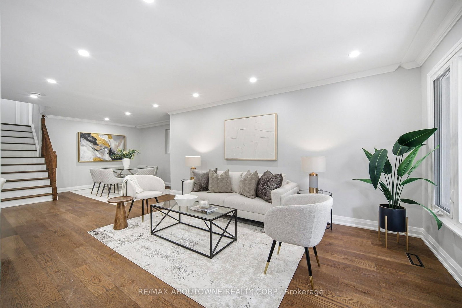 2144 Rebecca Oakville,ON L6L 2A5 — Photo 5
