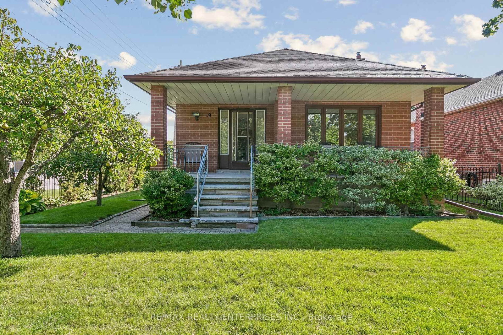 19 Coules Court • Toronto, ON photo 3