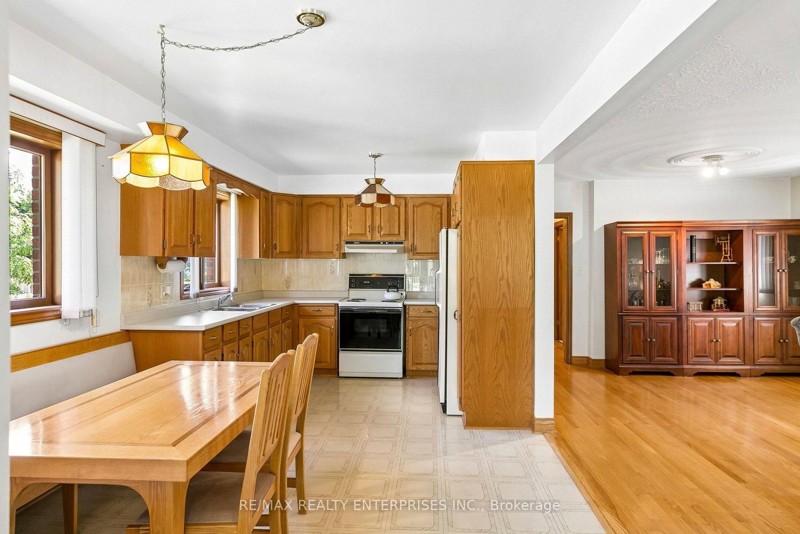19 Coules Court • Toronto, ON photo 9