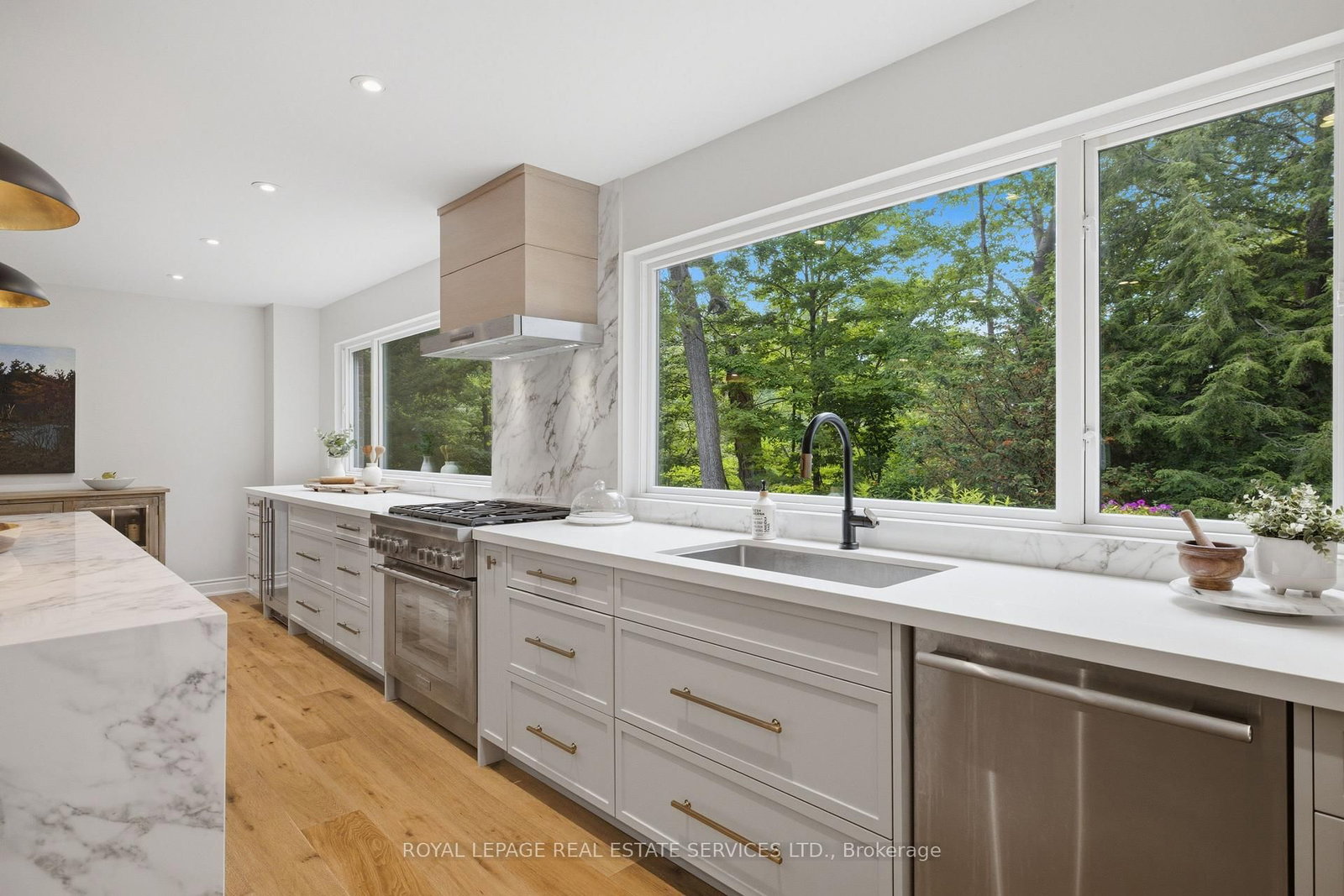 11 Regency Court • Oakville, ON photo 10
