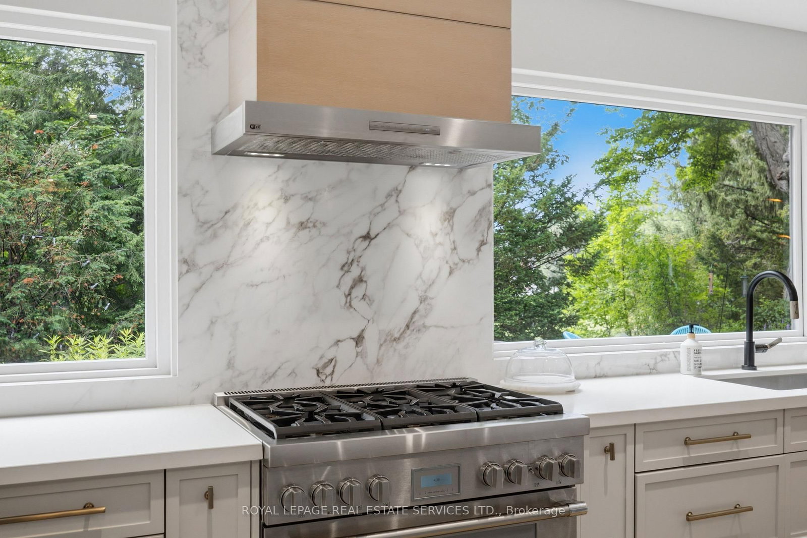 11 Regency Court • Oakville, ON photo 13
