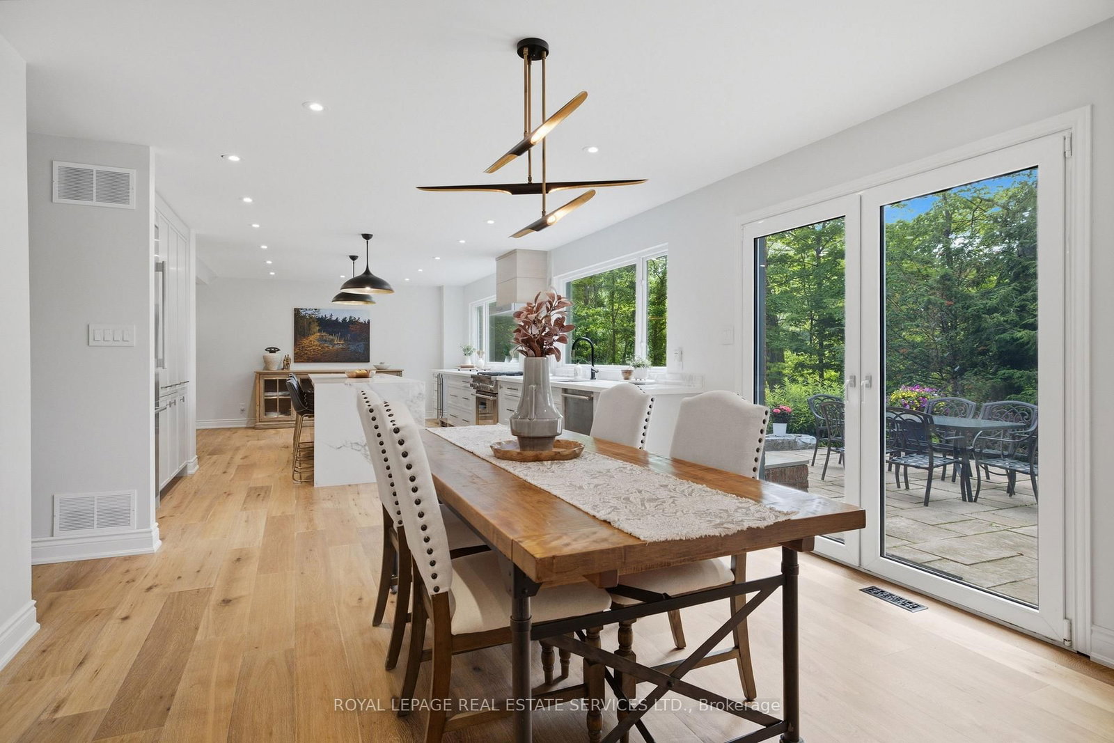 11 Regency Court • Oakville, ON photo 15