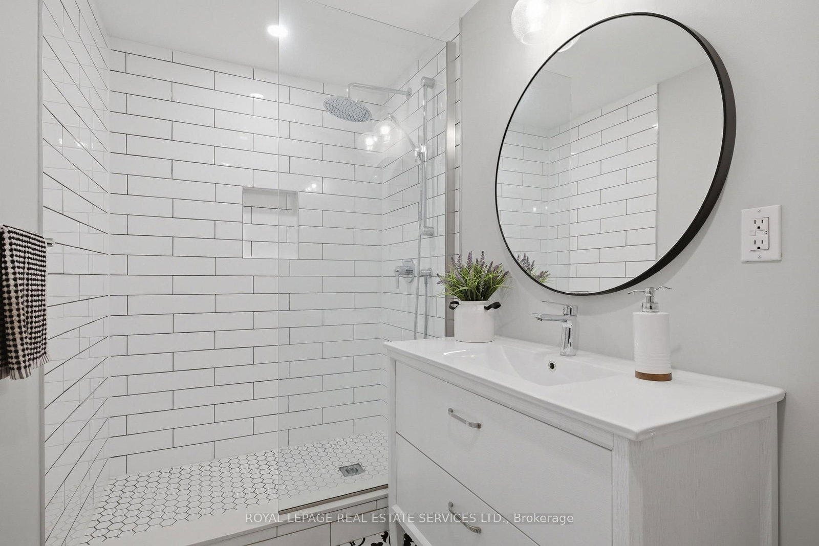 11 Regency Court • Oakville, ON photo 29