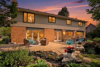 11 Regency Court • Oakville, ON photo 3