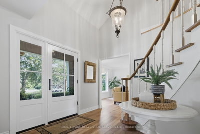 11 Regency Court • Oakville, ON photo 5