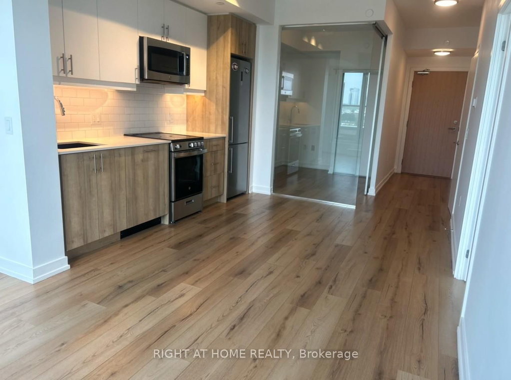 704 - 1195 The Queensway 4