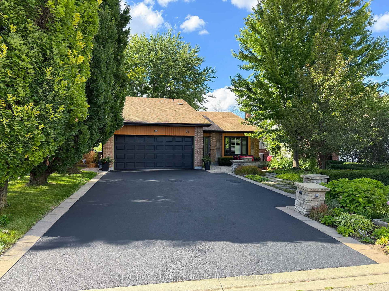 31 Mansfield Street • Brampton, ON photo 1