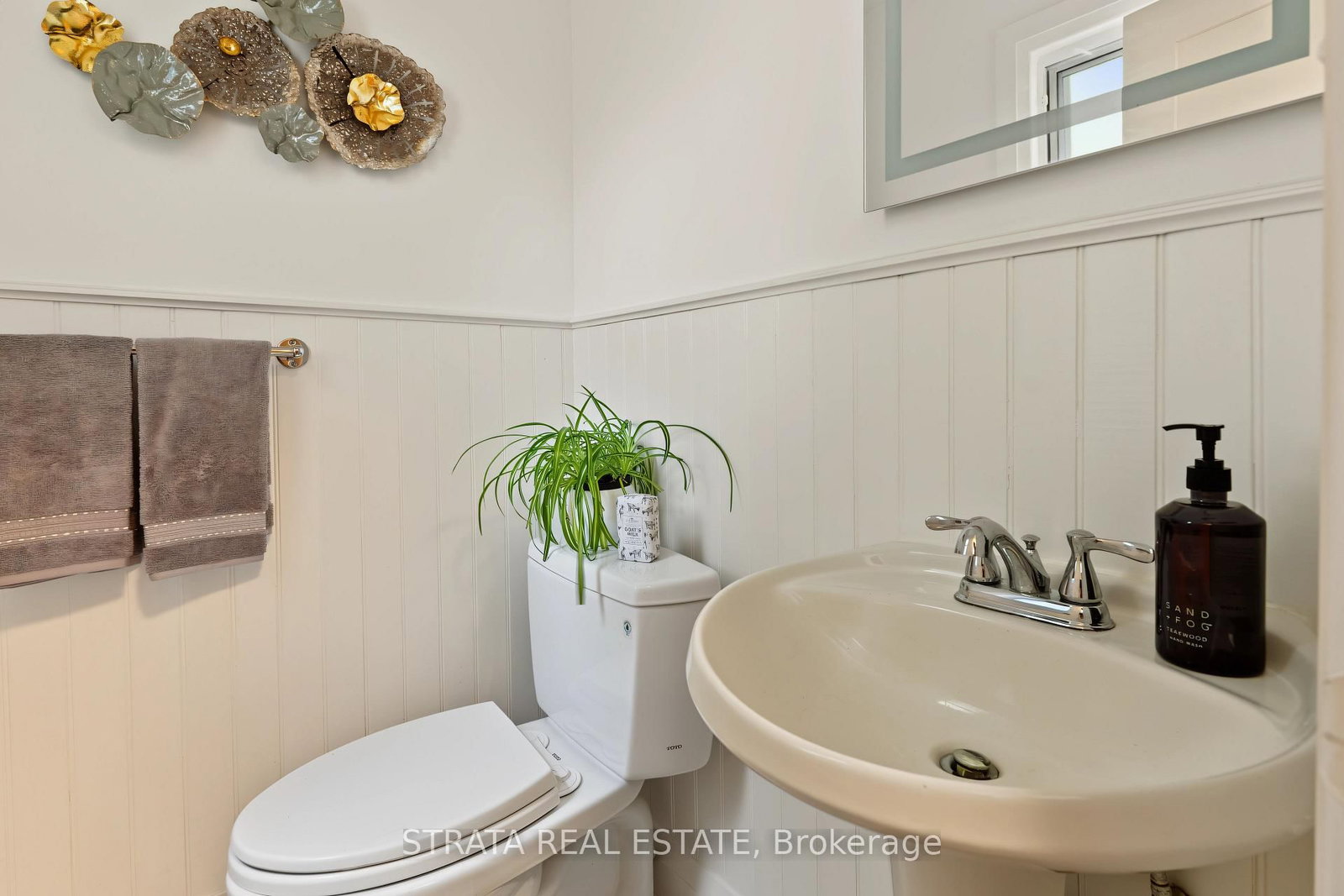 36 Hawthorne Road • Toronto, ON photo 11