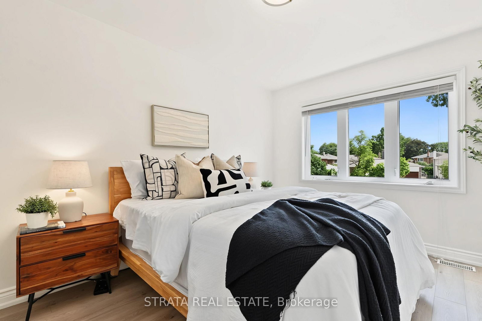 36 Hawthorne Road • Toronto, ON photo 13