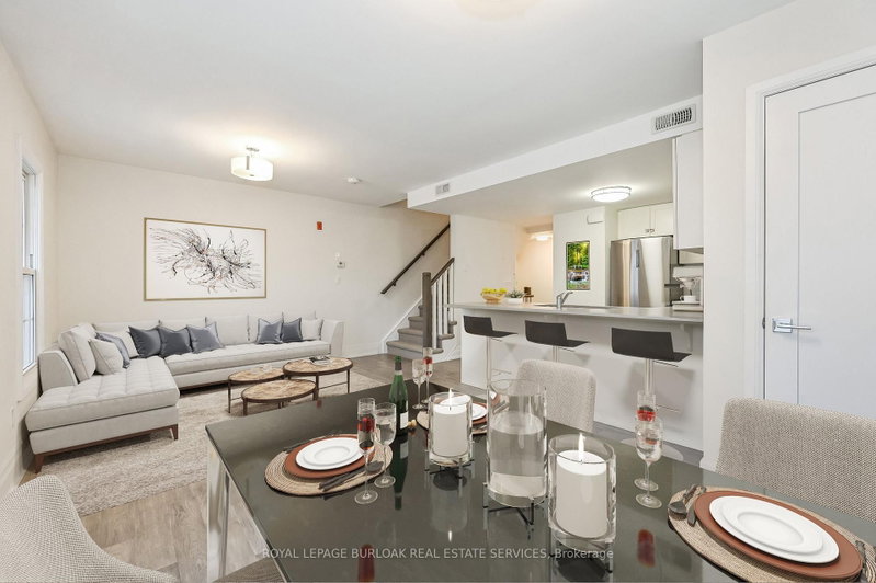 207 - 760 Lakeshore Road E