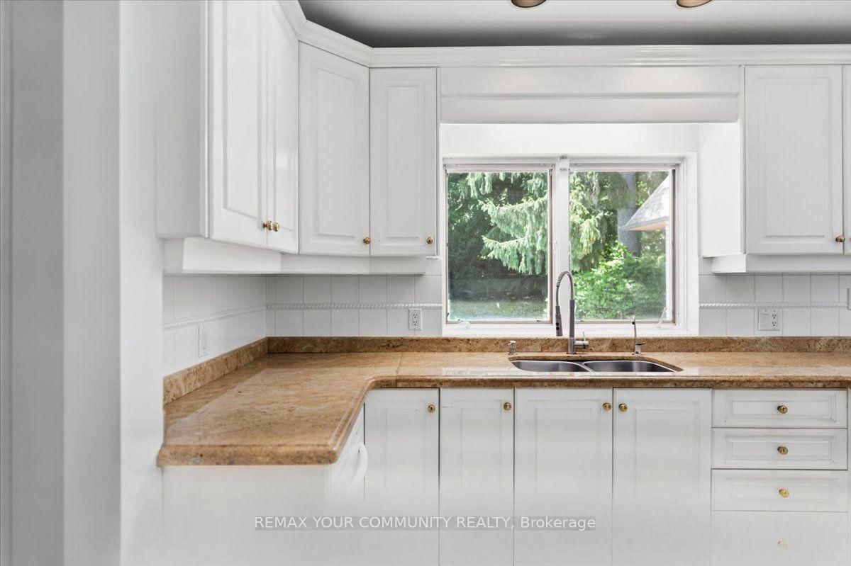 1528 Knareswood Drive • Mississauga, ON photo 12