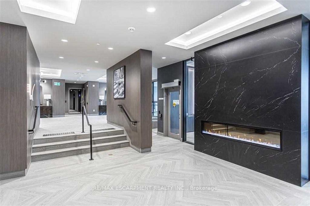 507 - 95 Dundas Street W, Oakville 2