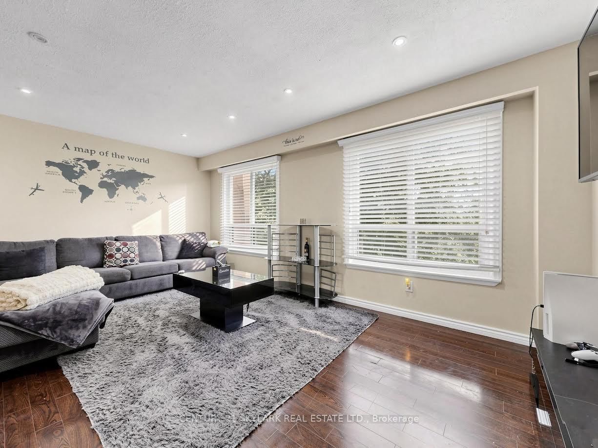 164 Moregate Crescent N • Brampton, ON photo 3