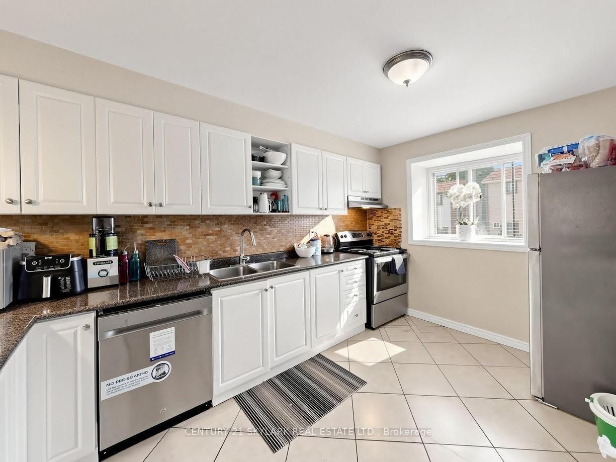 164 Moregate Crescent N • Brampton, ON photo 5