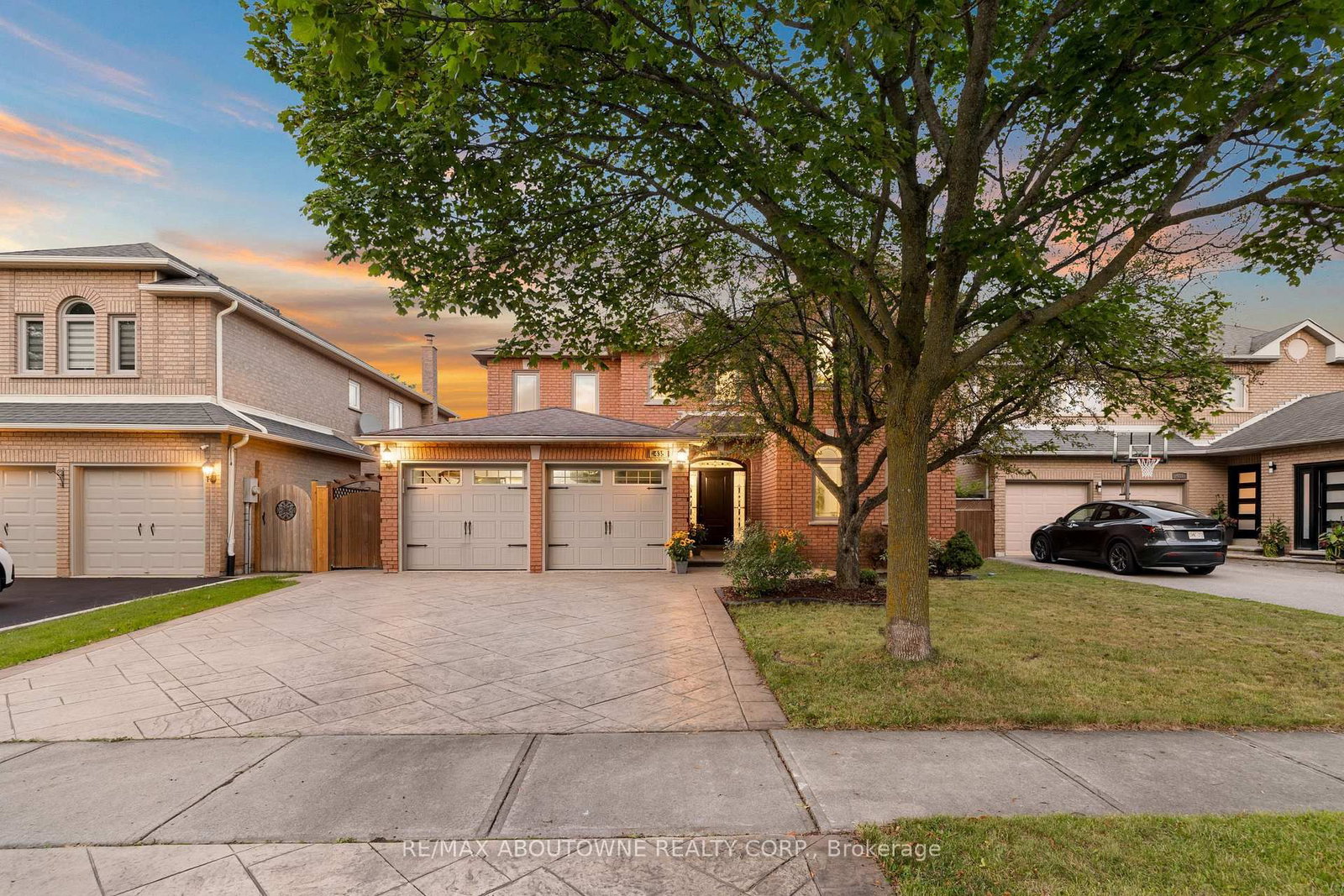 435 March Crescent • Oakville, ON photo 1