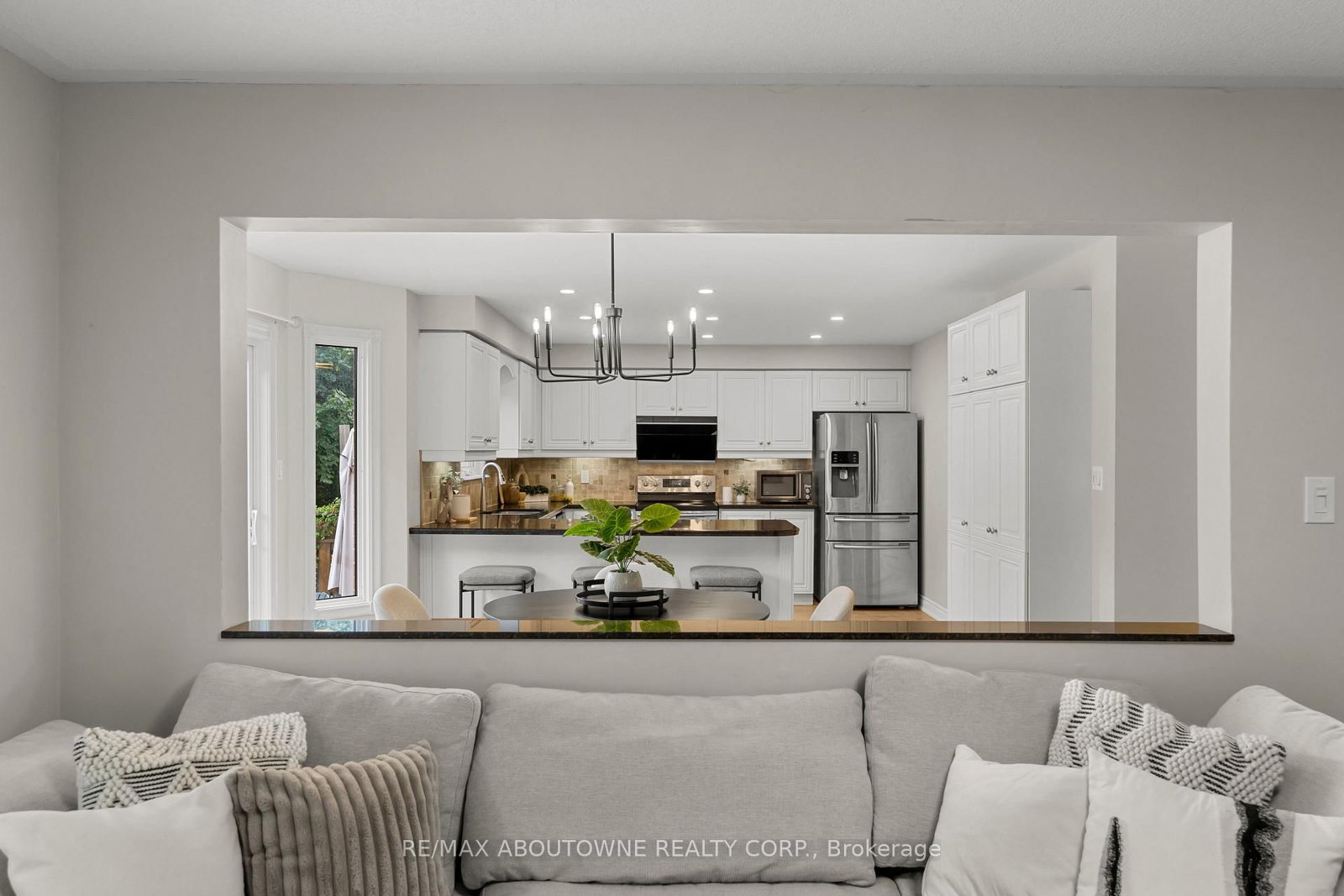 435 March Crescent • Oakville, ON photo 12
