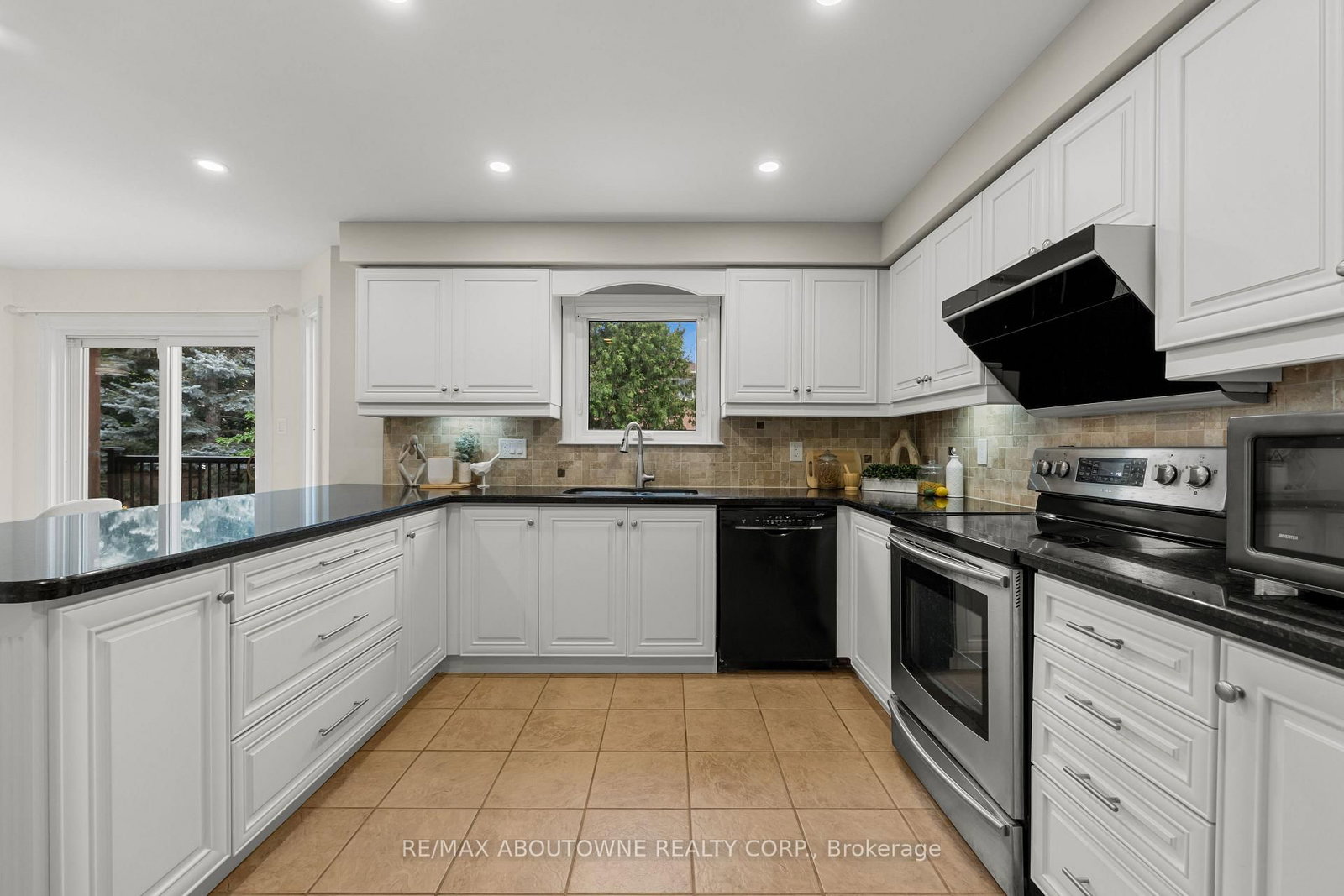 435 March Crescent • Oakville, ON photo 16